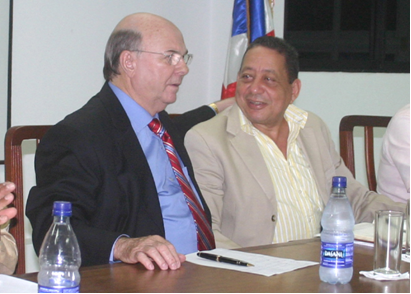  EX PRESIDENTE HIPÓLITO MEJÍA ACUSA GOBIERNO  ENTORPECER DESARROLLO INDUSTRIA INVERNADEROS