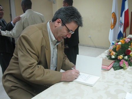  PERIODISTA ÁNGEL BARRIUSO PONE CIRCULACIÓN LIBRO SOBRE COMUNICACIÓN
