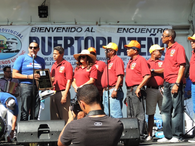 COPROPUSA reconocen en Nueva York a Juancarlitos Morales por su nado “Travesía Solidaria”