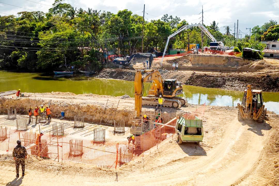 Continúan avanzando trabajos construcción nuevo puente sobre río Camú