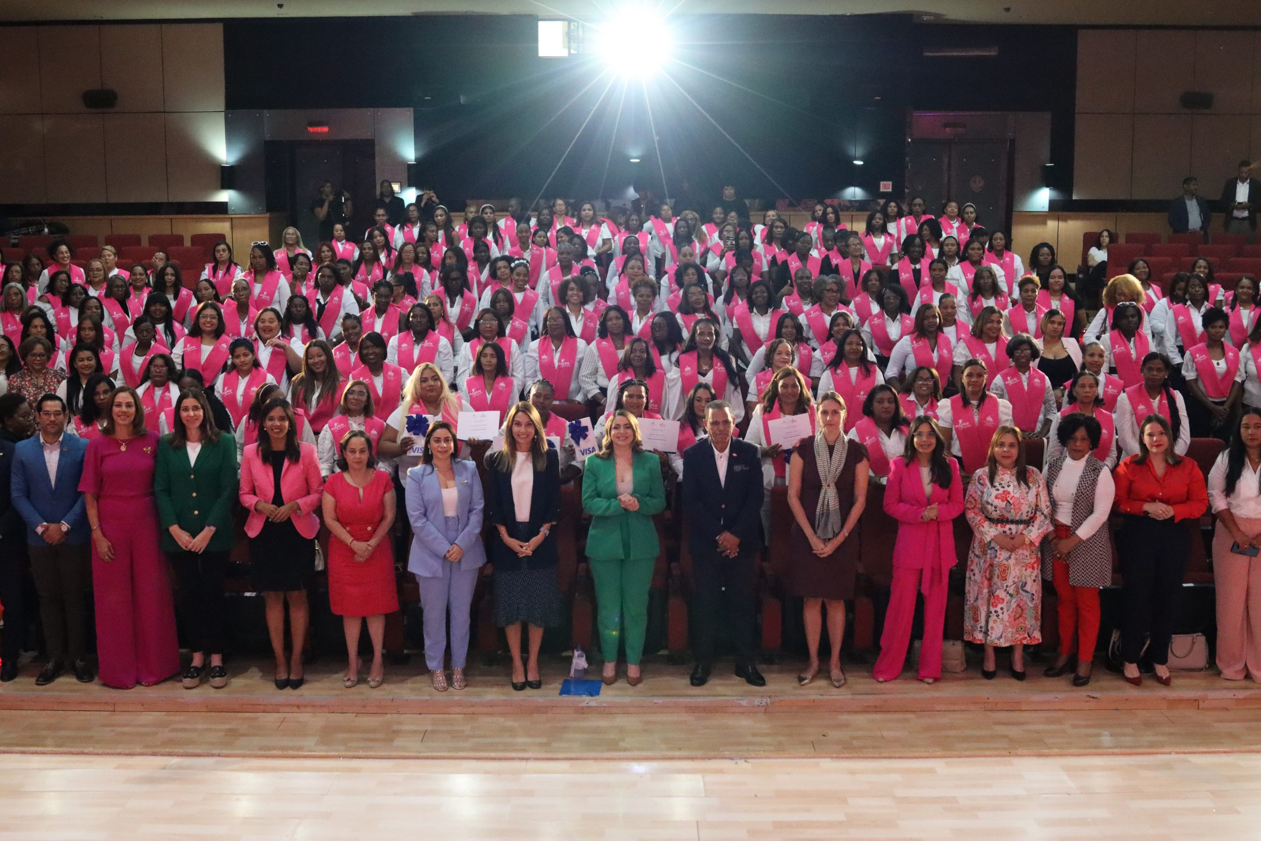 “Mujeres SUPEREmprendedoras” de Supérate ya ha graduado a 964 mujeres; el proyecto integró a 1,500