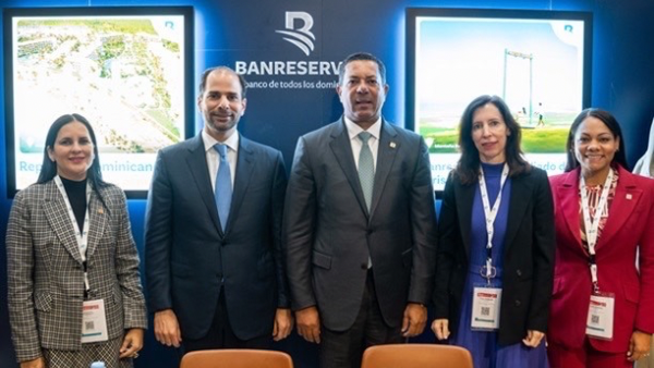  Banreservas reafirma liderazgo en inversiones turísticas en Miches tras negociaciones en Top Resa