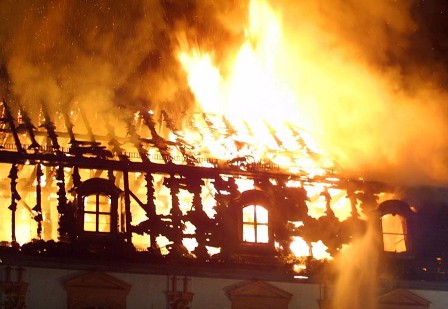 INCENDIO REDUCE CENIZAS VIVIENDA SAN MARCOS