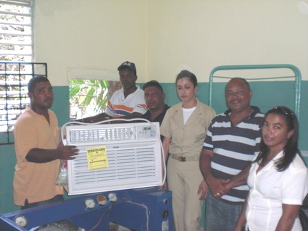 EMPRESARIOS PESQUEROS DONAN EQUIPOS HOSPITAL RICARDO LIMARDO