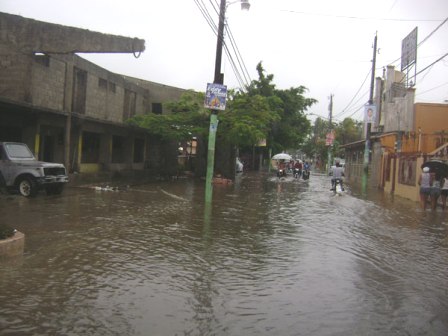 LLUVIAS INUNDAN VIVIENDAS BARRIOS PUERTO PLATA