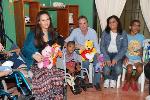 EJECUTIVOS OCEAN WORLD ENTREGAN JUGUETES NIÑOS ORFANATO MUSTARDSEED