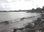 FUERTES OLEAJES AFECTAN VIVIENDAS BARRIO PLAYA OESTE