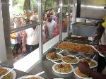 REPARTEN  TRES MIL RACIONES COMIDA  GRATIS PERSONAS POBRES