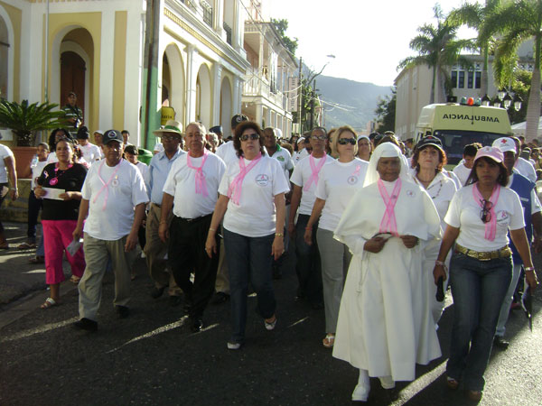 CAMINATA “MANOS UNIDAS” GESTO APOYO PERSONAS SUFREN CÁNCER