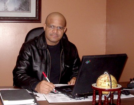 EMPRESARIO ALBERTO LUNA ADVIERTE CRISIS MORAL ABATE SOCIEDAD DOMINICANA