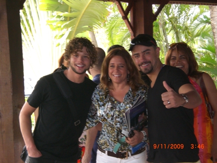 ACTORES TELENOVELA VISITAN OCEAN WORLD