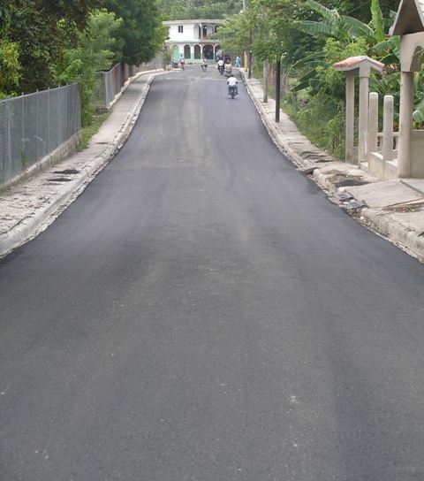 ASFALTAN CALLES MUNICIPIO GUANANICO