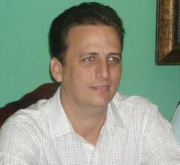 SÍNDICO MUSA SUPERVISA TRABAJOS ARREGLOS CALLES BARRIO