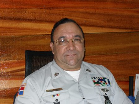 JEFATURA ENTREGA NUEVOS UNIFORMES POLICÍAS PUERTO PLATA