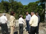 FUNCIONARIOS SUPERVISAN CONSTRUCCIÓN PUENTES