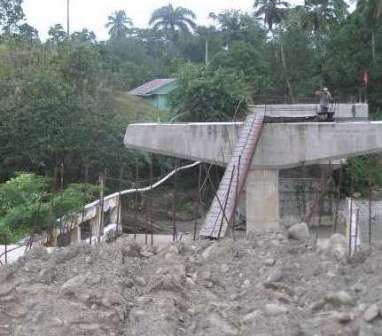 Comunitarios temen bloqueo instalación puente