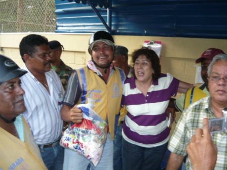 Benefician motoconchos raciones Plan Social Presidente