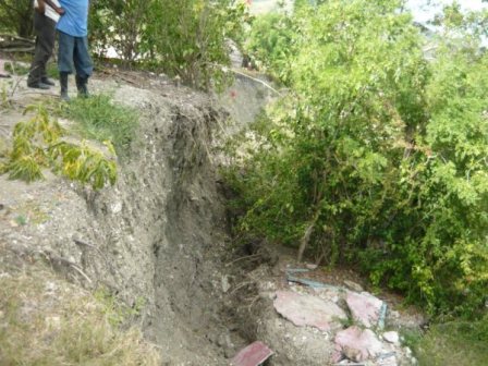 Temen derrumbes sepulten familias comunidad La Colorada