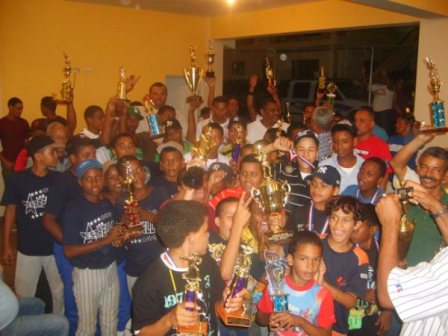 Ayuntamiento premia atletas puertoplateños