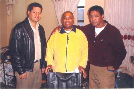 Liga Softbol Puerto Plata New York dona silla rueda deportista Gury Paredes