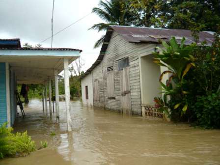 Damnificados desbordamiento río piden ser reubicados 