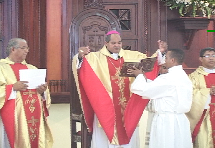 OBISPO CORNIELLE AMARO PIDE DOMINICANOS REFLEXIÓN EN SEMANA SANTA
