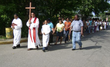 FELIGRESES CATÓLICOS PARTICIPAN “MARCHA DEL SILENCIO”
