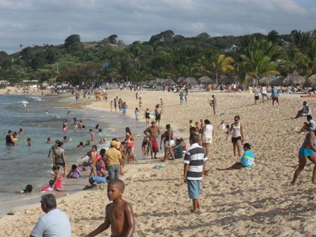 PLAYAS FRECUENTADAS MILES BAÑISTAS COMUNIDAD LUPERÒN