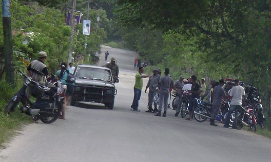 RETIENEN MOTORES PUNTO CHEQUEOS REALIZAN AGENTES POLICIALES