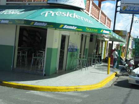COLMADÓN AFECTA TRANQUILIDAD FAMILIAS ENSANCHE LUPERÓN