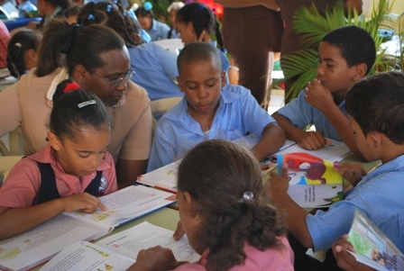 PUCMM-USAID PROMUEVEN FERIAS LECTURAS ESCUELAS PUERTO PLATA