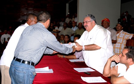 EL PRSC RECIBE JCE PADRÓN ELECCIONES