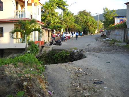 FALLAS TERRENOS PROVOCA HUNDIMIENTO SECTOR LOS PLATANITOS