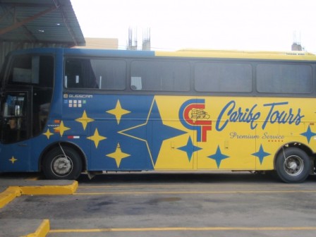 CONDUCTOR AUTOBÚS ATROPELLA VARIAS PERSONAS ZONA CURA-UASD 