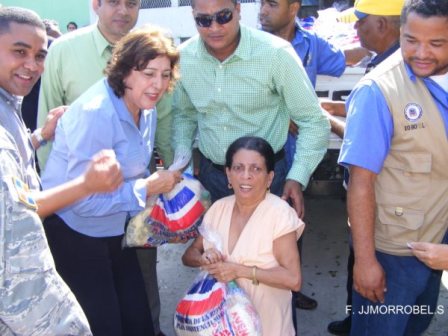 ENTREGAN RACIONES ALIMENTICIAS FAMILIAS ESCASOS RECURSOS