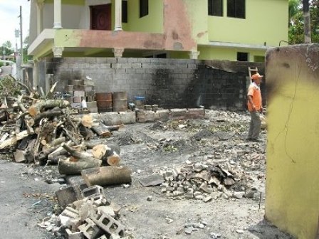 INCENDIO REDUCE A CENIZA VARIAS VIVIENDAS COMUNIDAD EL MAMEY 