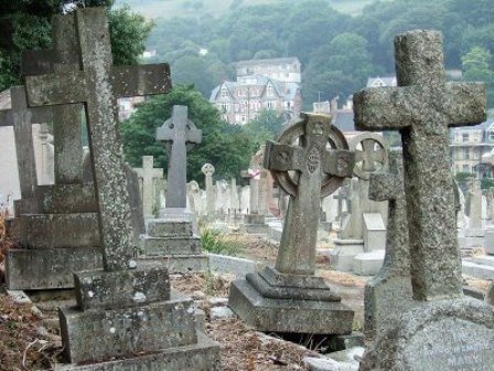 CEMENTERIOS Y AYUNTAMIENTOS