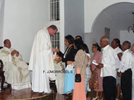 COMUNIDAD CATÓLICA CELEBRA EJERCICIO SACERDOTAL MAREK KASZUBA