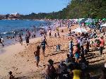 VACACIONISTAS Y BAÑISTAS ABARROTAN PLAYA EN SOSÚA