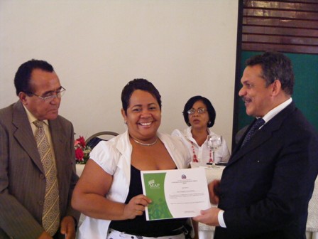 ENTREGAN CERTIFICADOS EMPLEADOS PÚBLICOS REALIZARON DIPLOMADO UNIVERSIDAD UTESA