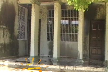 DESCONOCIDOS LANZAN ACEITE QUEMADO EDIFICIO AYUNTAMIENTO GASPAR HERNÁNDEZ