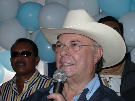 HIPÓLITO MEJÍA PIDE VARGAS MALDONADO APOYE COMISIÓN ORGANIZA CONVENCIÓN PRD 