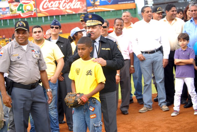 DIRECTIVA ÁGUILAS,  POLICÍA NACIONAL HONRAN NIÑEZ CIBAEÑA