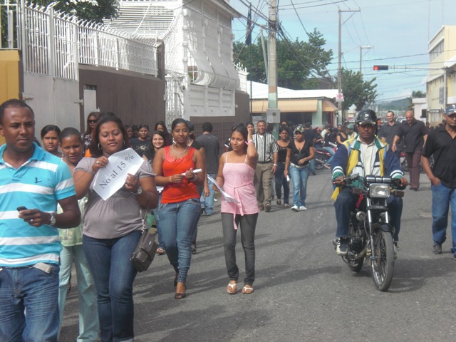 DUEÑOS, REPRESENTANTES, EMPLEADOS BANCAS APUESTAS PIQUETEAN OFICINAS REGIONALES DGII EN PUERTO PLATA