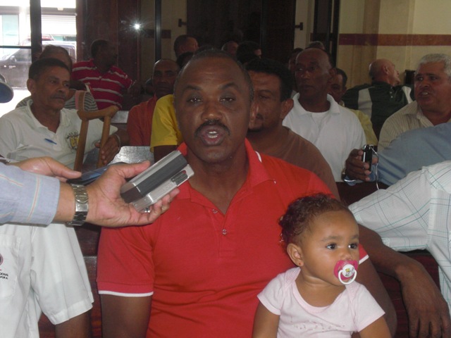 EX EMPLEADOS APORDOM OCUPAN NUEVAMENTE CATEDRAL SAN FELIPE EN PUERTO PLATA