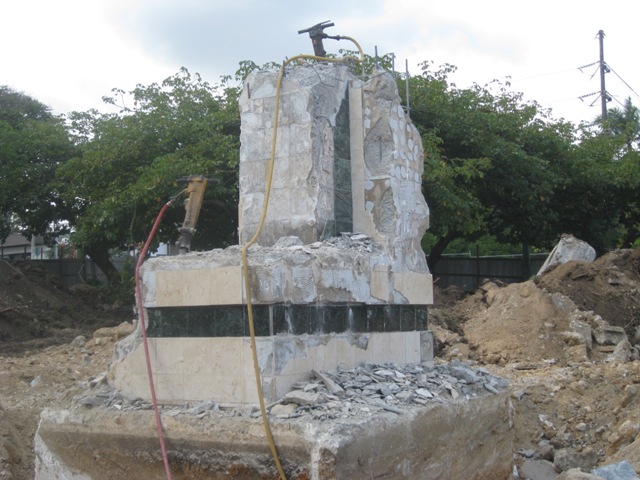 FUNDACIÓN “HÉROES DE LUPERÒN” RECHAZA ARGUMENTOS PROVOCA DERRUMBE MONUMENTO PLAZA LA LIBERTAD