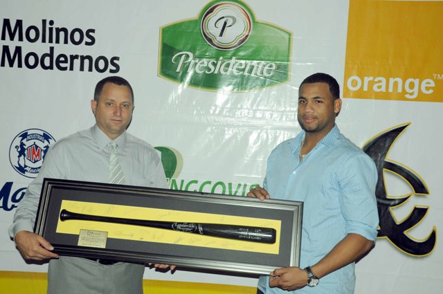 HERMANOS HÉCTOR, OMAR LUNA; LANZADOR CLAUDIO VARGAS ELECTOS “JUGADORES DEL AÑO” EQUIPO ÁGUILAS CIBAEÑAS