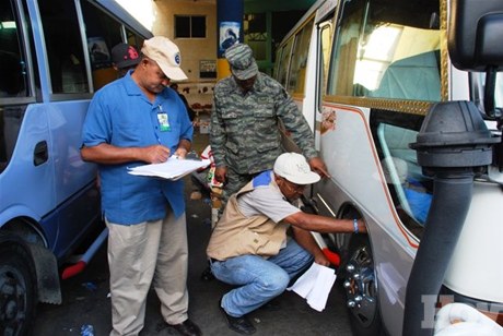 INSPECTORES OTTT IMPIDEN CIRCULACIÓN DECENAS VEHÍCULOS PRESENTAN RIESGOS ACCIDENTES