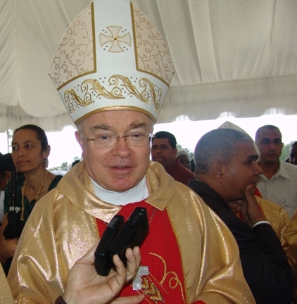 REPRESENTANTE PAPA BENEDICTO XVI DESTACA IMPORTANCIA REVISTE ISABELA HISTÓRICA