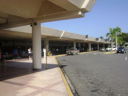 INCENDIO DESTRUYE TIENDAS ZONA FRANCA AEROPUERTO PUERTO PLATA